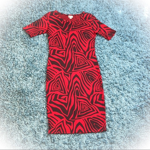 💕Beautiful Red and Black Fine Knit Lularoe Julia Dress💕 - Picture 6 of 9